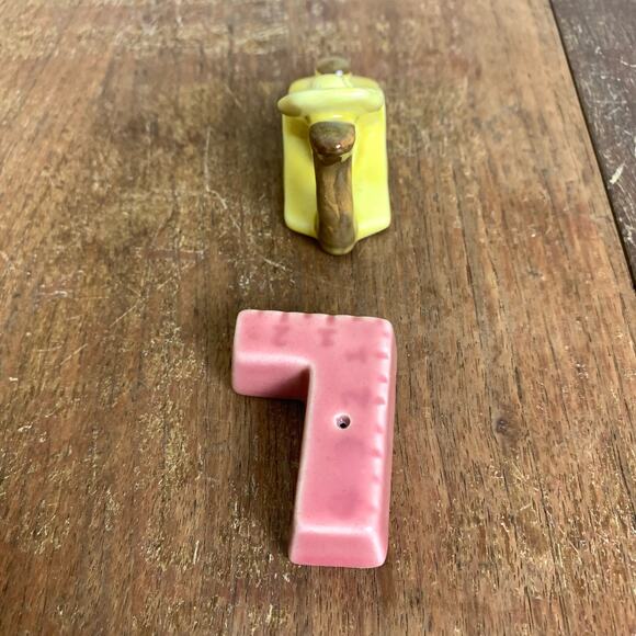 Ceramic Wood Plane Carpenter Square Salt & Pepper‎ Shakers MCM Vintage - Picture 5 of 6